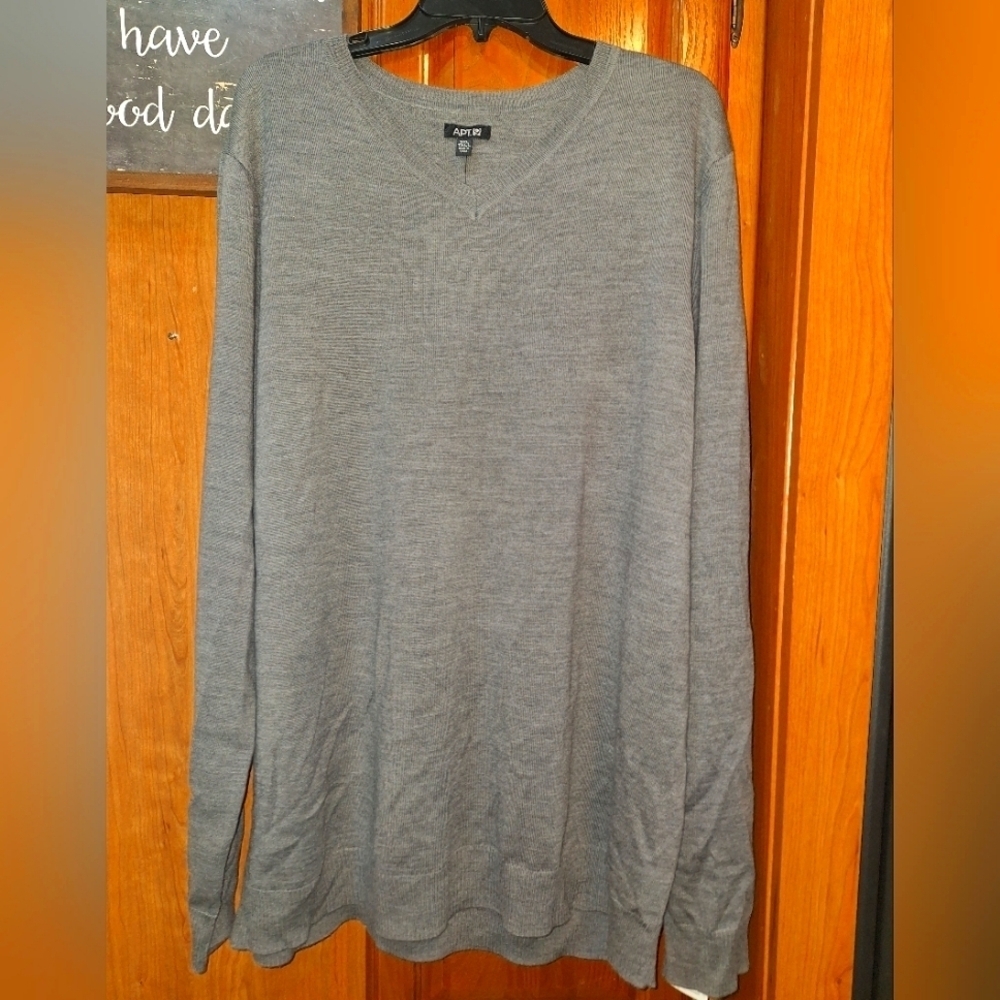 Apt. 9 Gray V-Neck Merino Wool Blend Sweater In A mens Size 3XL. NWT